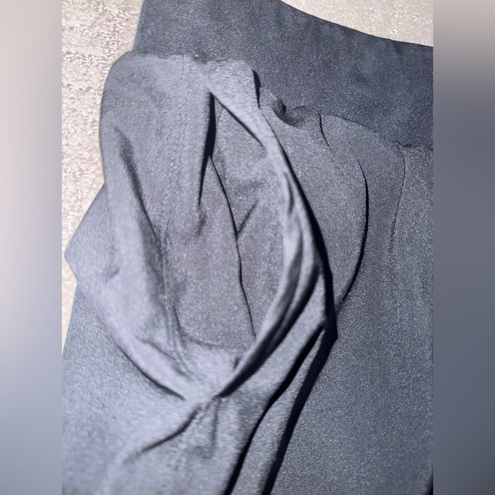 Under Armour Black Woven Loose Unlined Training Shorts w/ Pockets - Small - Picture 4 of 6